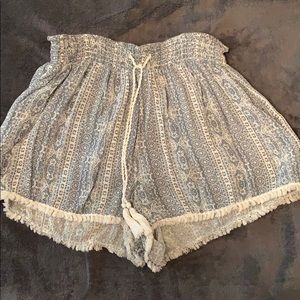 SUPER CUTE belk shorts says an xl but fit a l-m